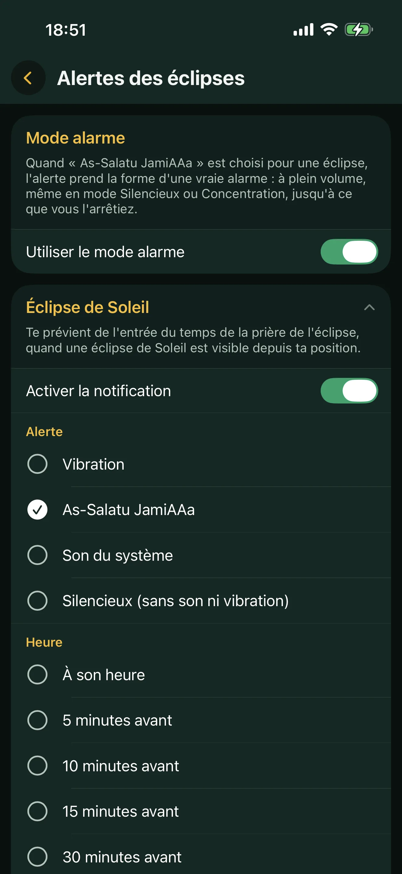 Alertes des éclipses dans Alyacir : le mode alarme, puis l'éclipse de Soleil avec son alerte (vibration, As-Salatu JamiAAa, son du système, silencieux) et son avance.
