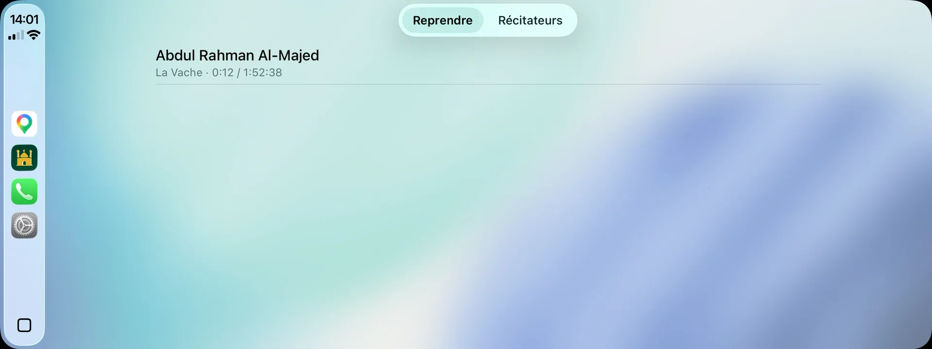Alyacir sur CarPlay, onglet Reprendre : une ligne avec le récitateur, la sourate et la position où l'écoute s'était arrêtée.